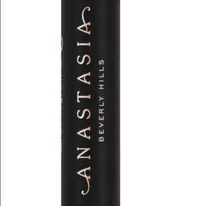 Anastasia Beverly Hills highlighting duo pencil